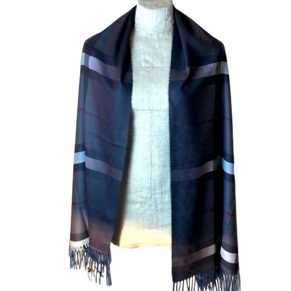 NWT REVERSIBLE PLAID AND LEOPARD SCARF/WRAP - Picture 3 of 8